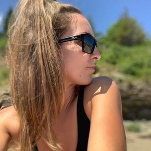 Meet your Posher, Johnelle